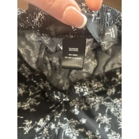 Torrid Size 2 Black White Floral Viscose Lyocell Pull On Shorts Plus Size Boho - Picture 4 of 6